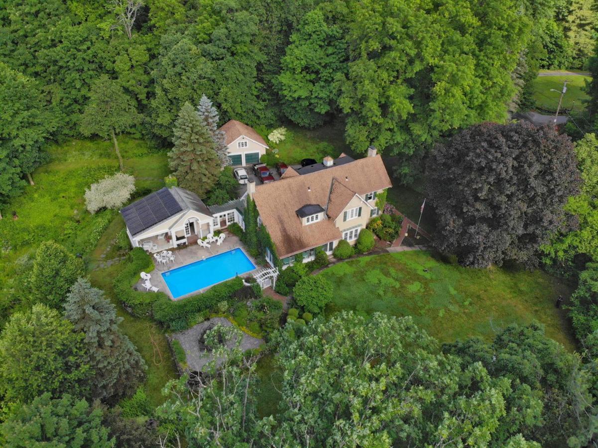 Howarth House Bed And Breakfast Fitchburg Esterno foto