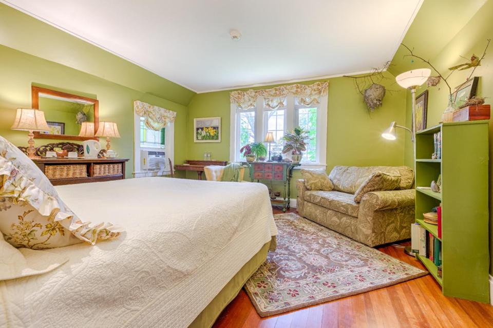 Howarth House Bed And Breakfast Fitchburg Esterno foto