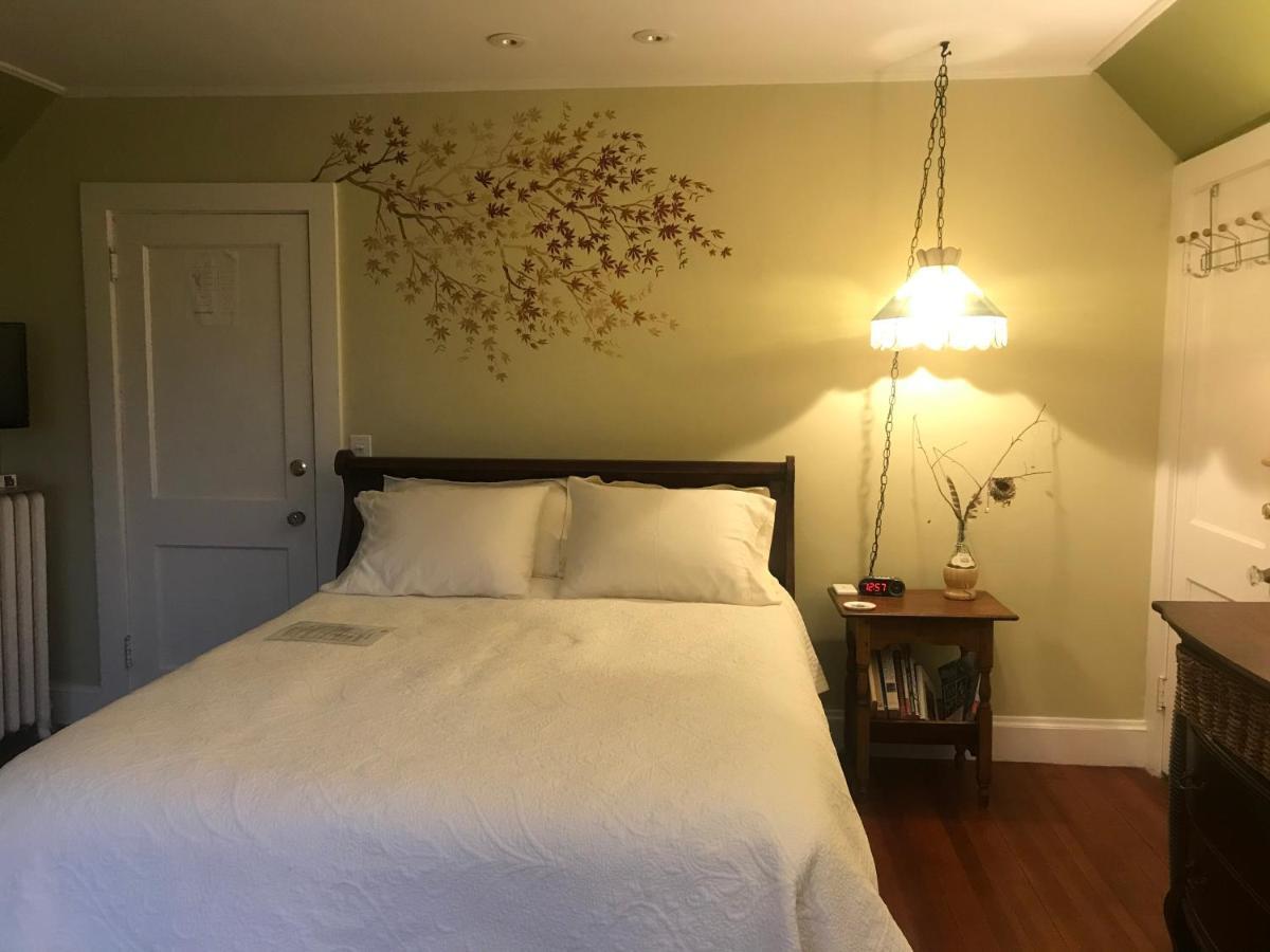 Howarth House Bed And Breakfast Fitchburg Esterno foto