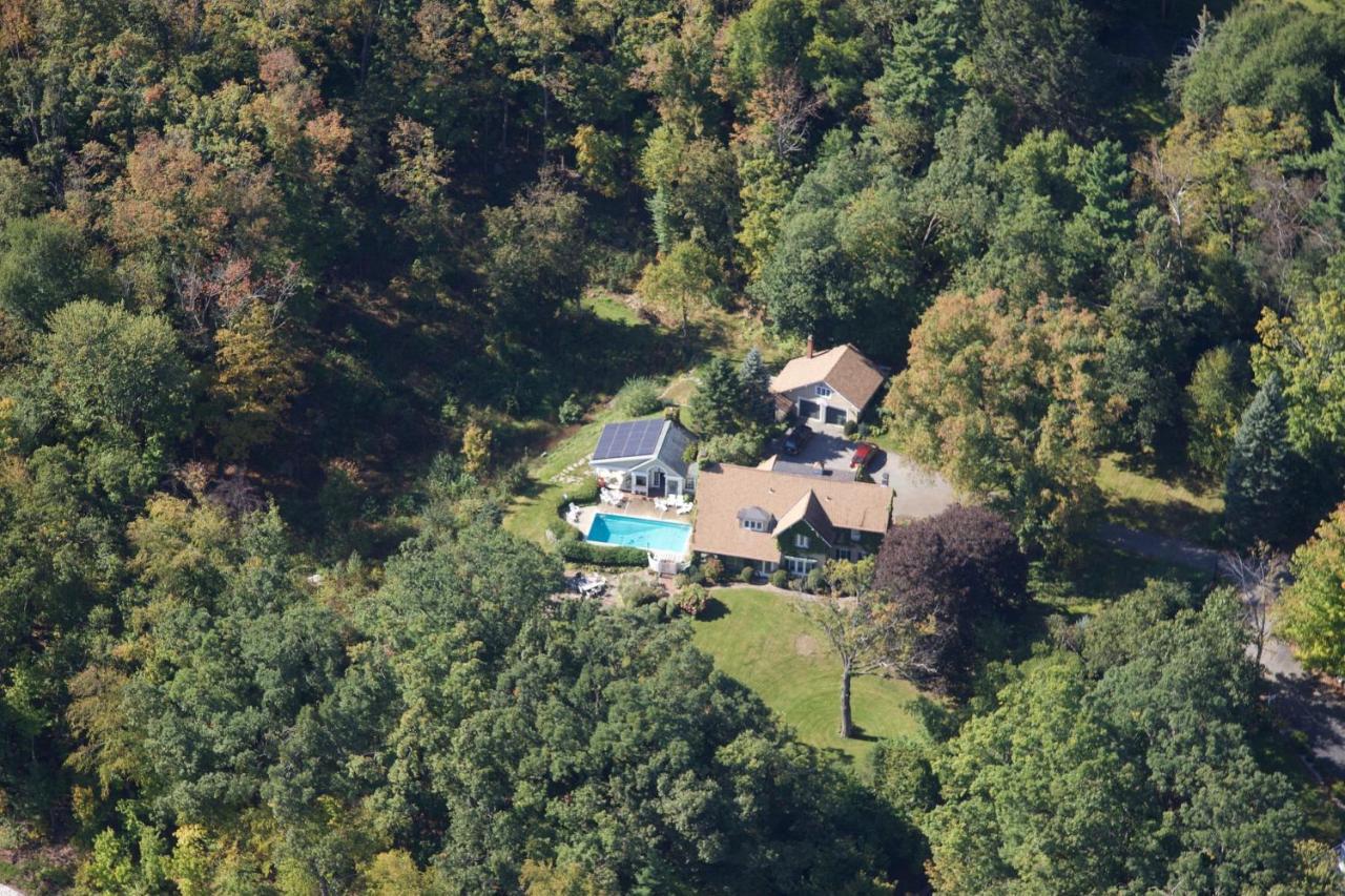 Howarth House Bed And Breakfast Fitchburg Esterno foto