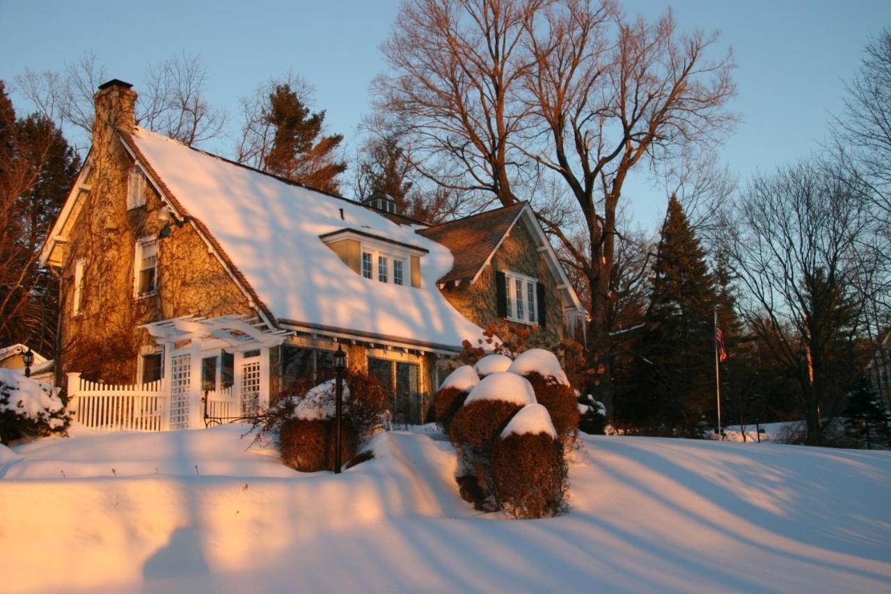 Howarth House Bed And Breakfast Fitchburg Esterno foto