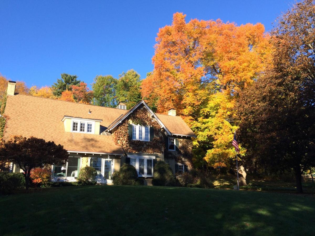 Howarth House Bed And Breakfast Fitchburg Esterno foto