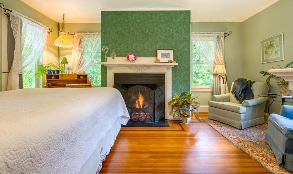 Howarth House Bed And Breakfast Fitchburg Esterno foto