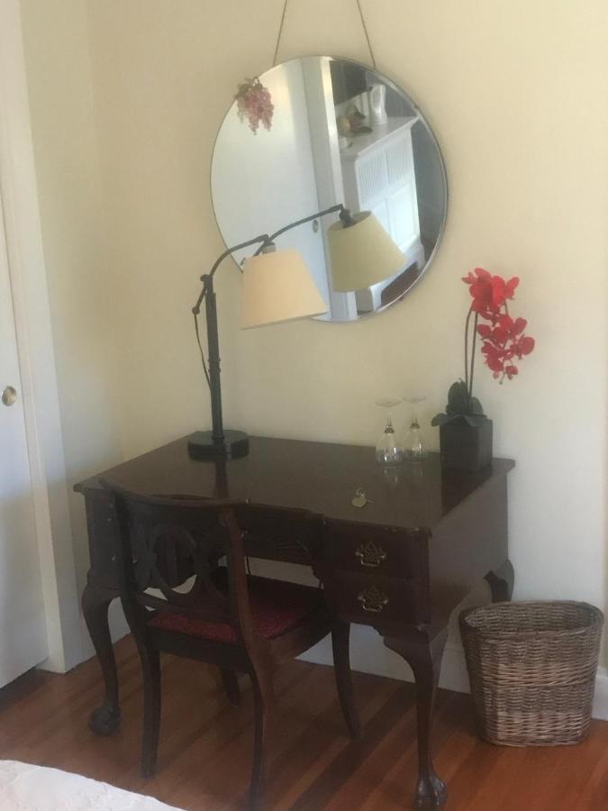 Howarth House Bed And Breakfast Fitchburg Esterno foto