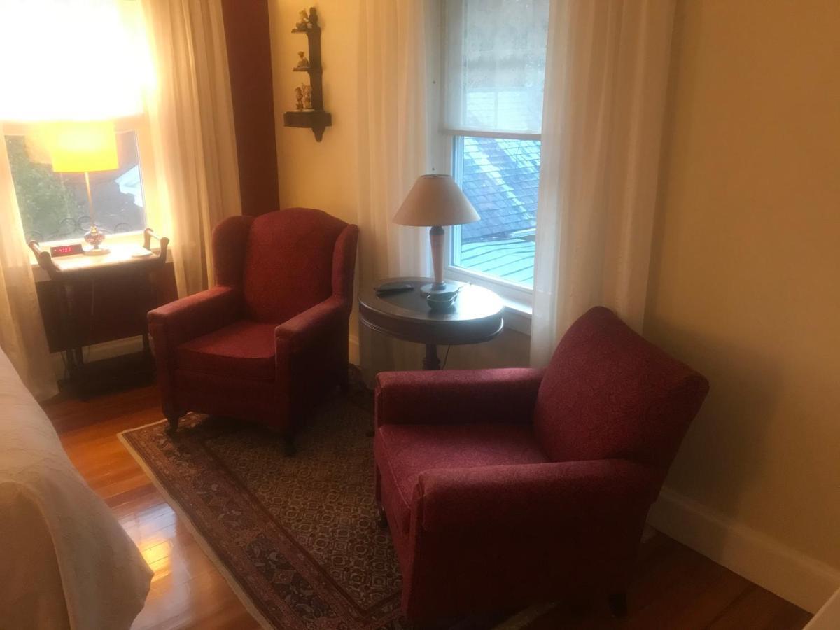 Howarth House Bed And Breakfast Fitchburg Esterno foto