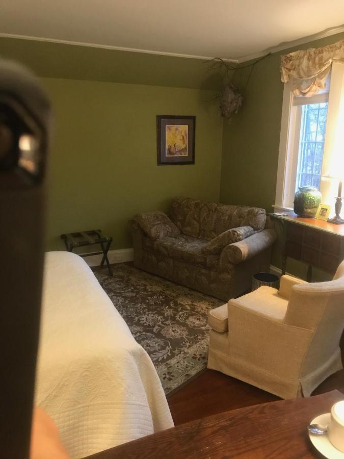 Howarth House Bed And Breakfast Fitchburg Esterno foto