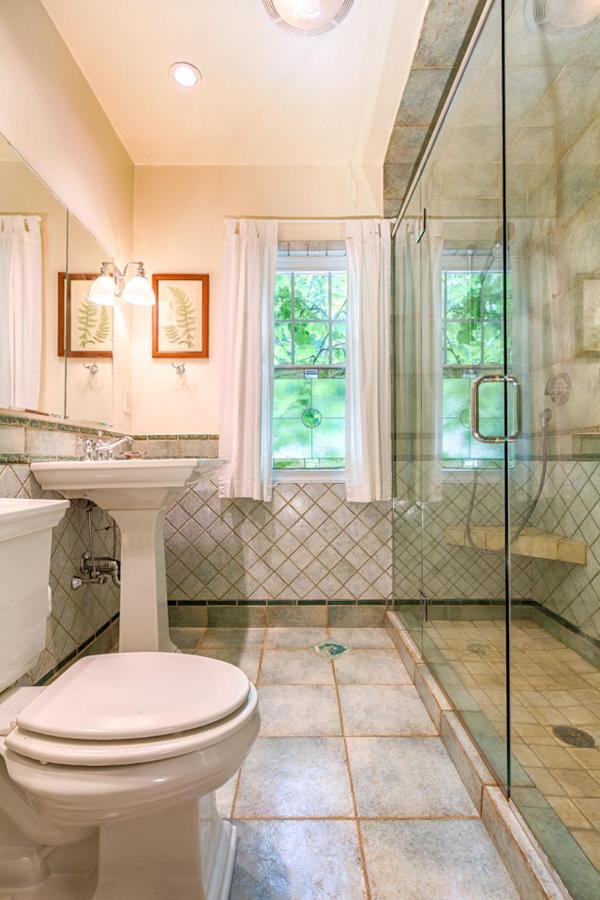 Howarth House Bed And Breakfast Fitchburg Esterno foto