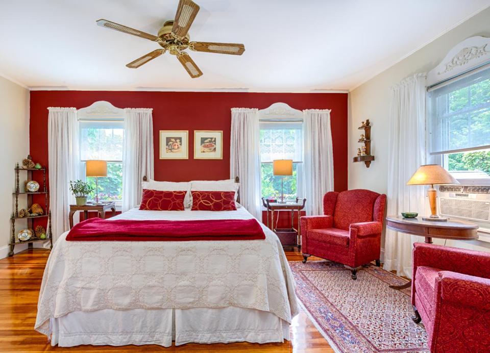 Howarth House Bed And Breakfast Fitchburg Esterno foto